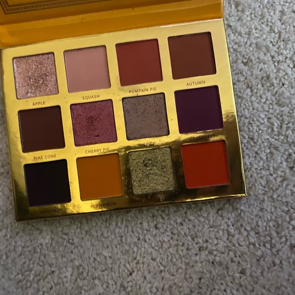 Ace beauty eyeshadow pallet - Picture 2 of 2